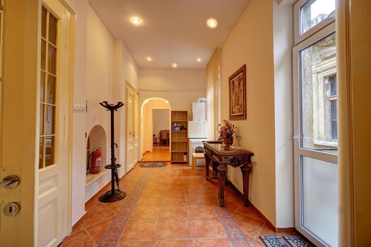 Casa De Vis, Brasov Old City Centre Apartment Luaran gambar