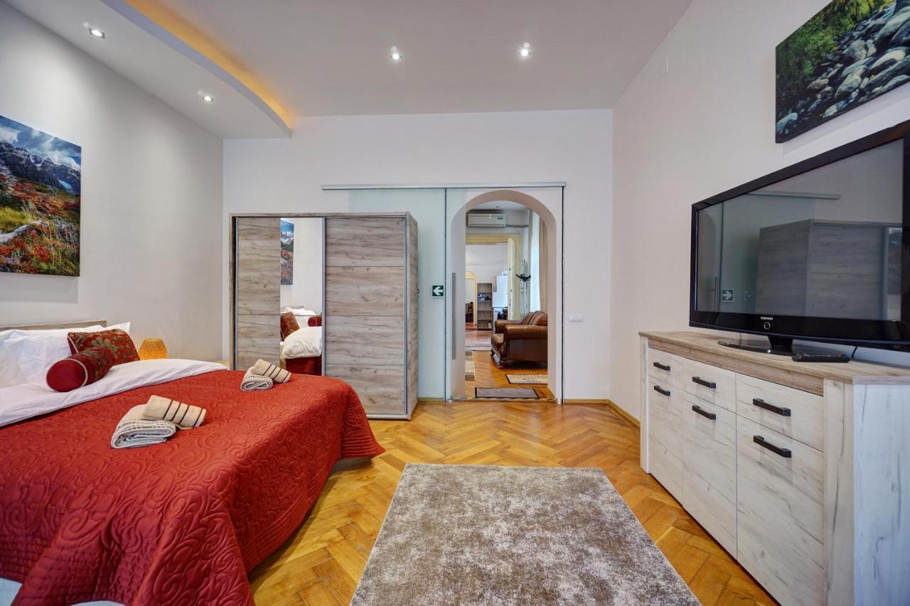 Casa De Vis, Brasov Old City Centre Apartment Luaran gambar