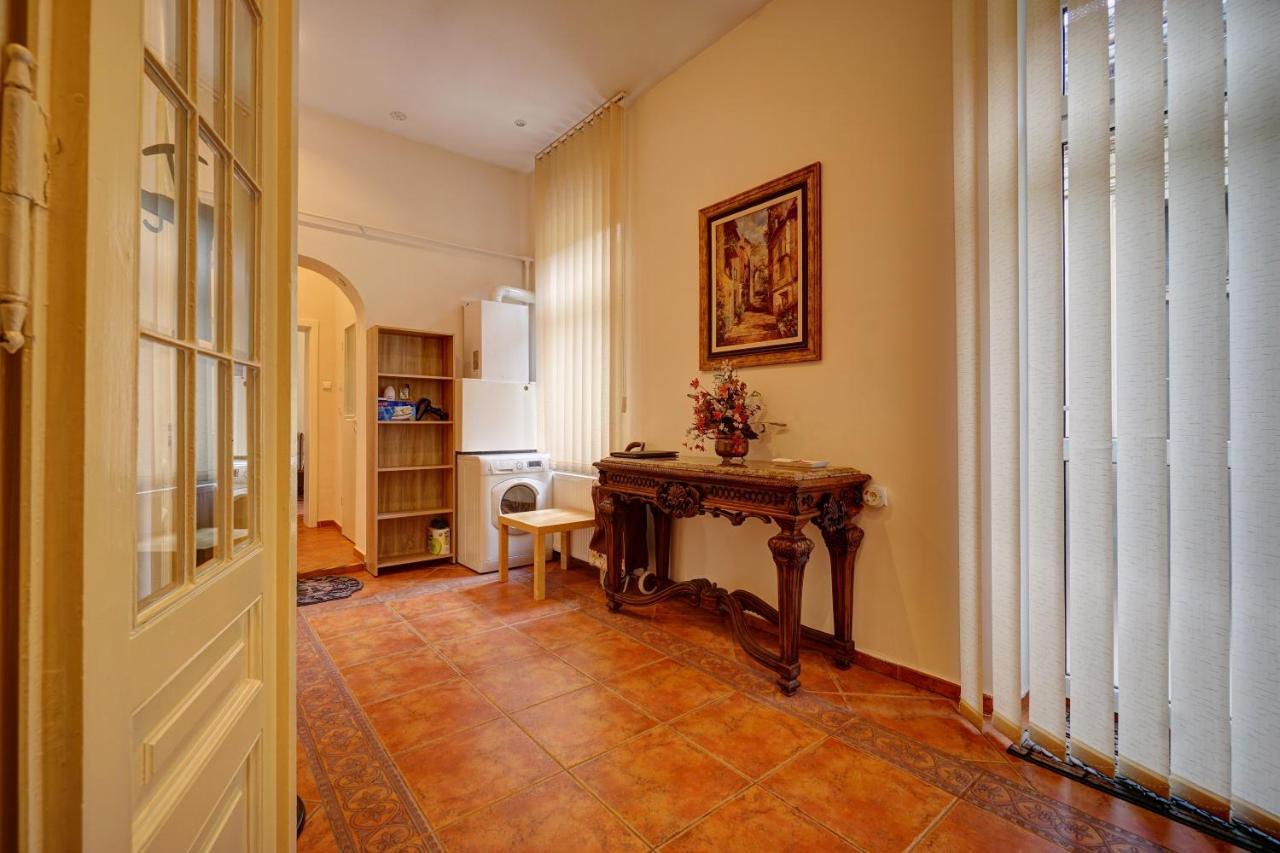 Casa De Vis, Brasov Old City Centre Apartment Luaran gambar