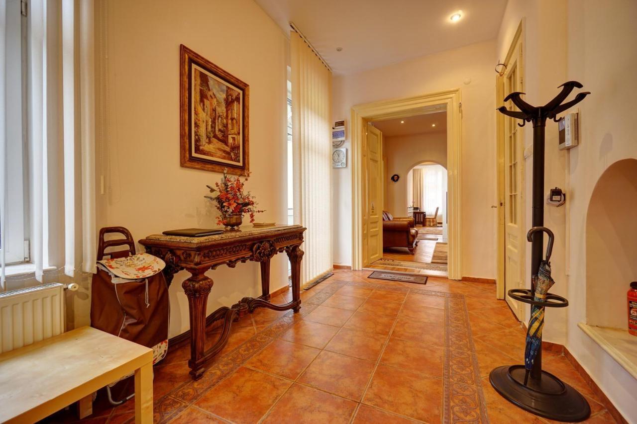 Casa De Vis, Brasov Old City Centre Apartment Luaran gambar