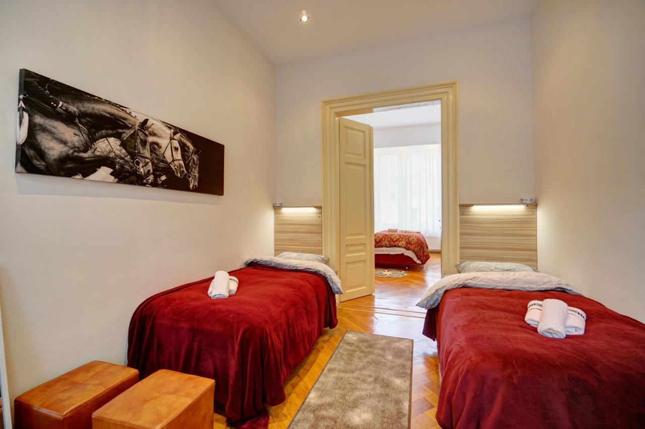 Casa De Vis, Brasov Old City Centre Apartment Luaran gambar