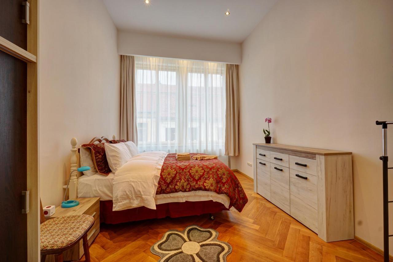 Casa De Vis, Brasov Old City Centre Apartment Luaran gambar