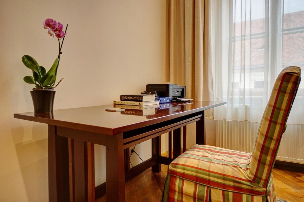 Casa De Vis, Brasov Old City Centre Apartment Luaran gambar